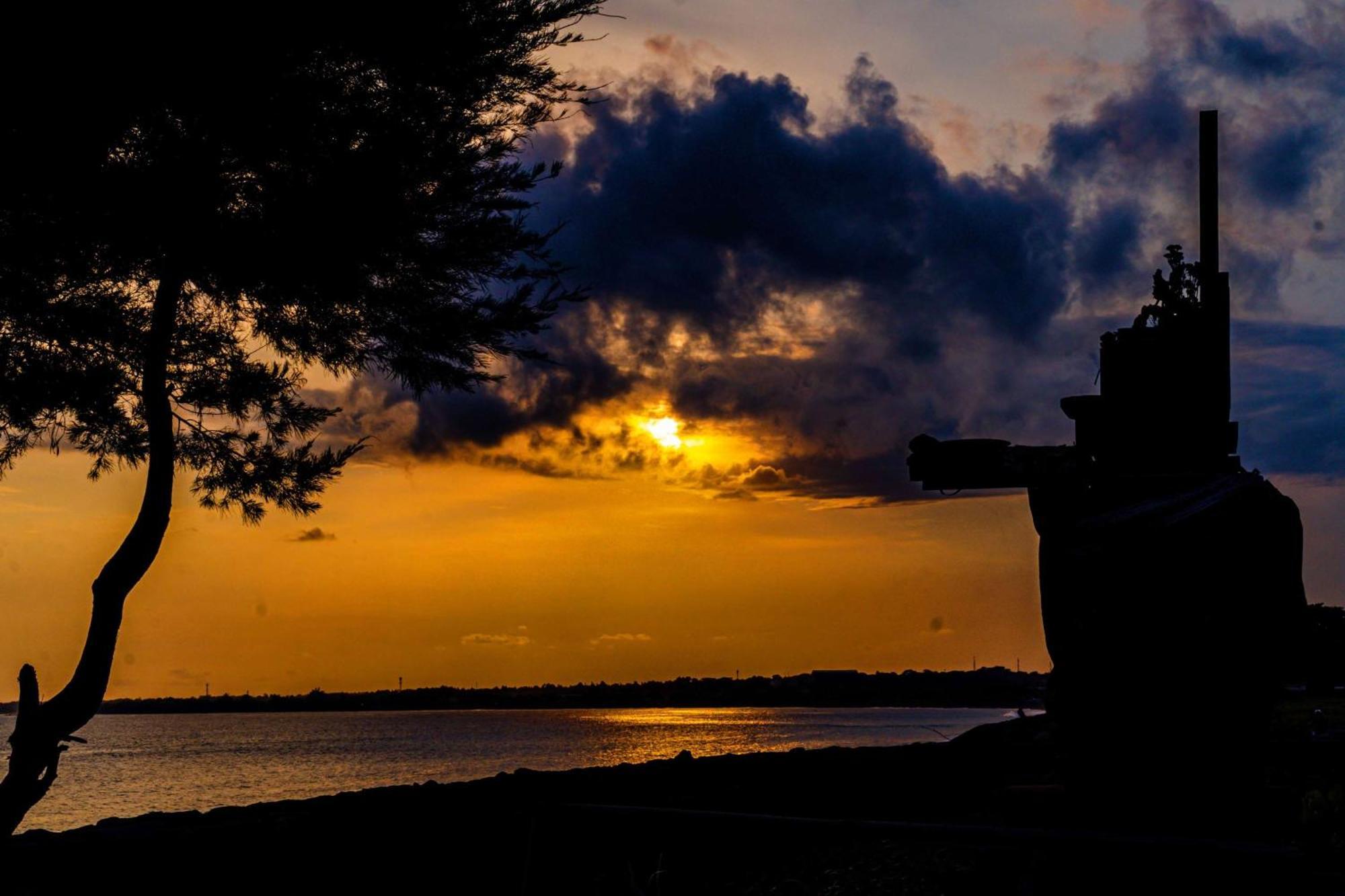 Wyndham Tamansari Jivva Resort Bali Siyut Екстер'єр фото Sunset at Lake Worth