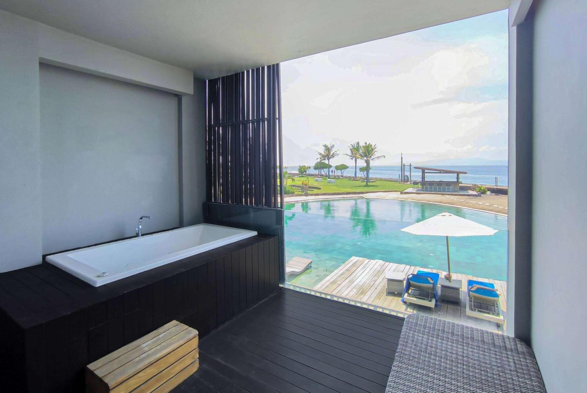 Wyndham Tamansari Jivva Resort Bali Siyut Екстер'єр фото A bathroom at the hotel