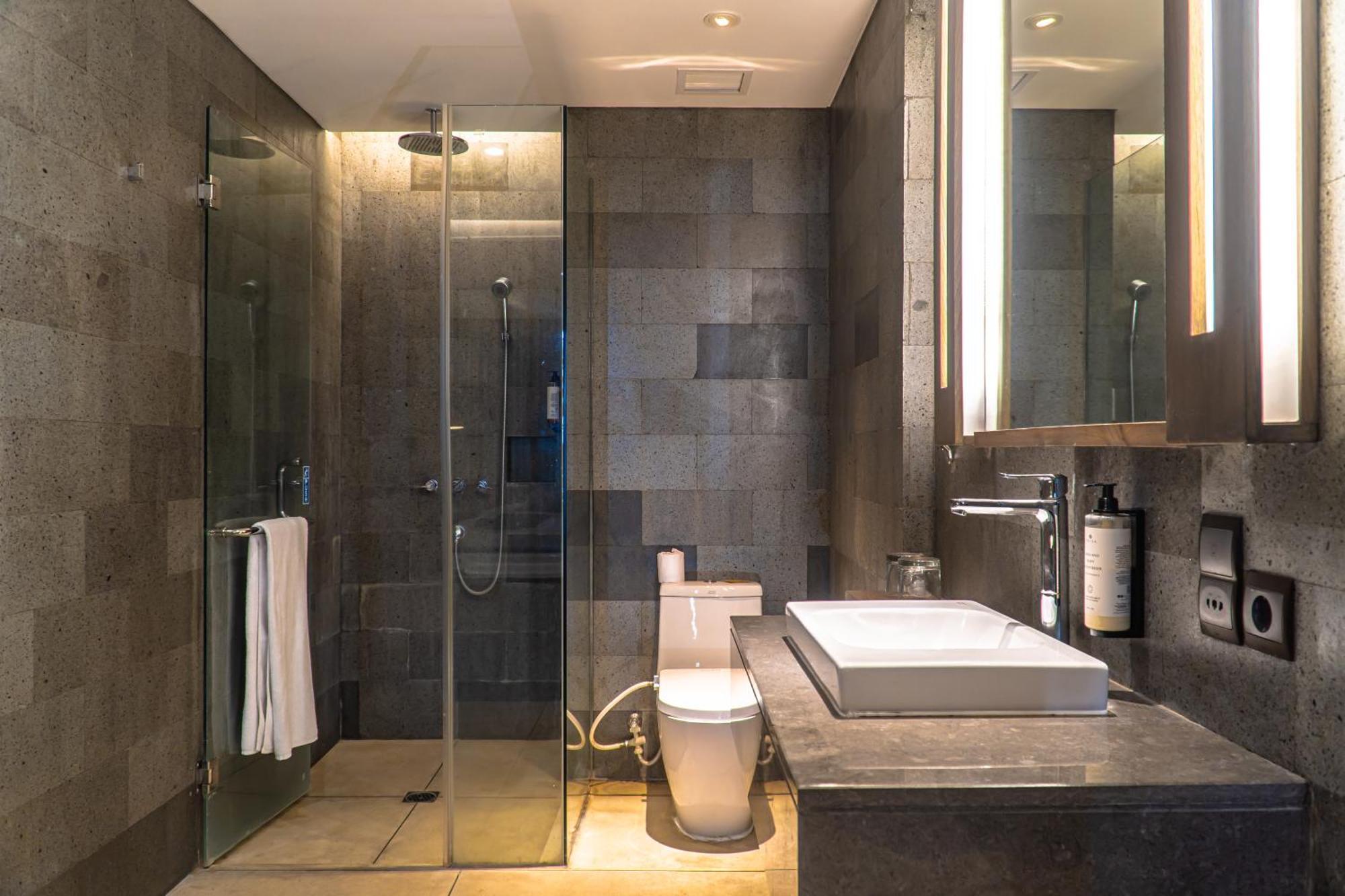 Wyndham Tamansari Jivva Resort Bali Siyut Екстер'єр фото A modern bathroom